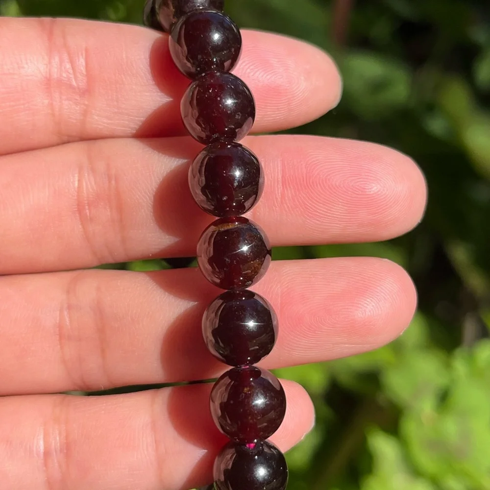 10mm‎ stretchable natural garnet bracelet